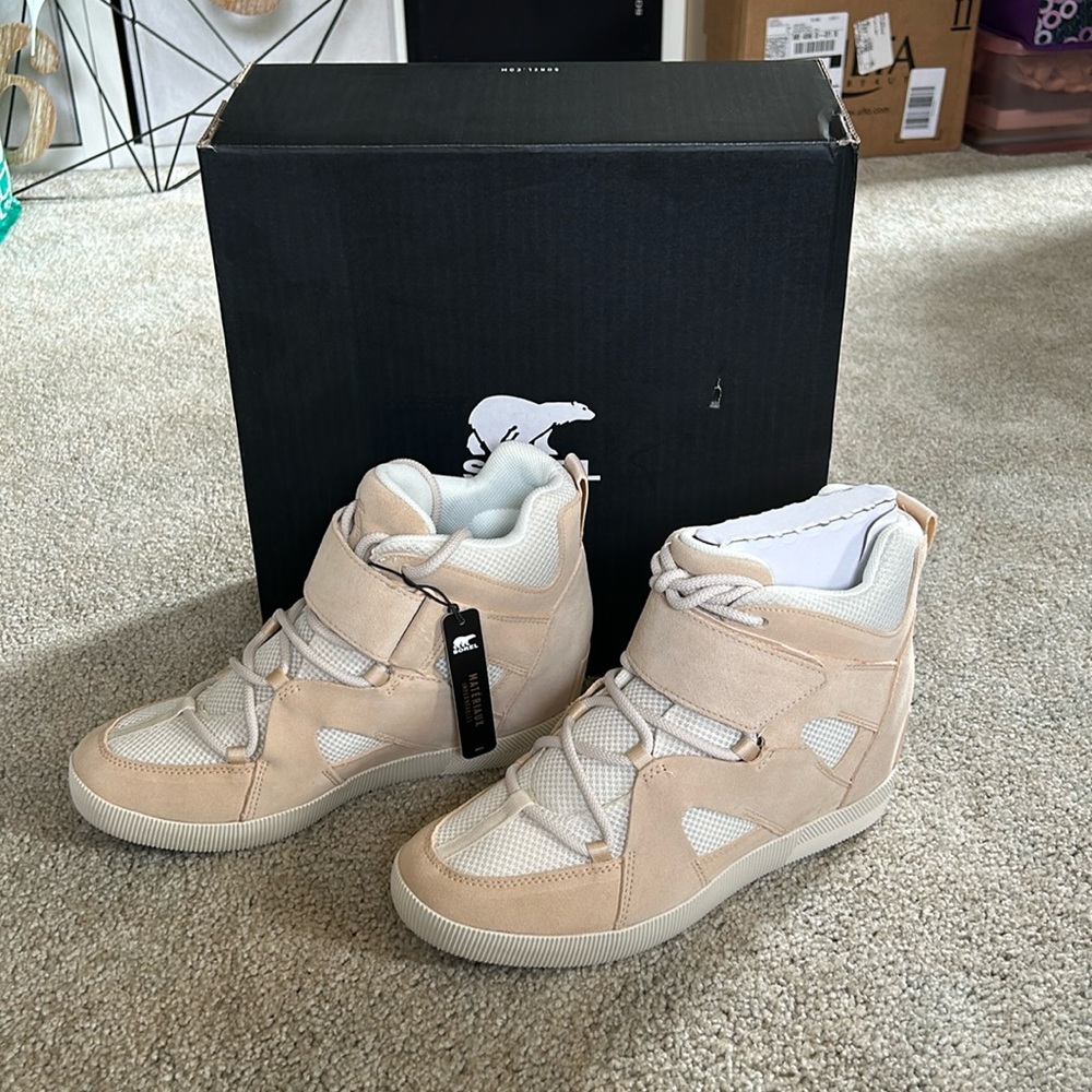 New with tags and box Sorel out and about sport wedge size 10